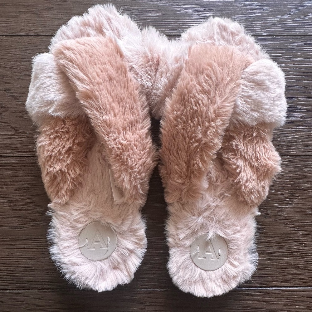 Anthropologie Lexie Slippers Tan/light pink Plush Faux Fur M/L